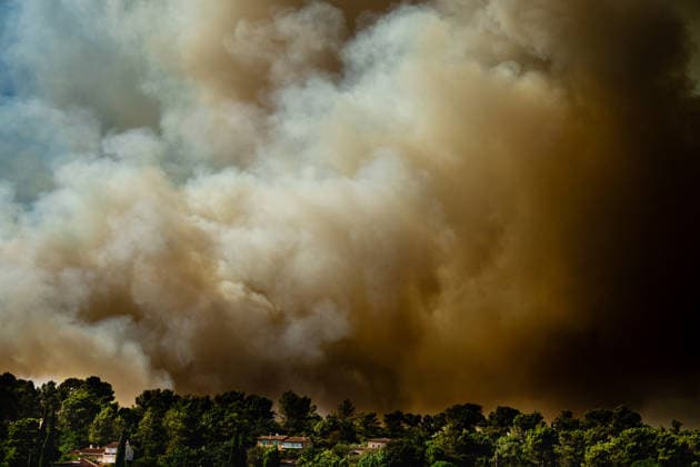 Wildfire Threatens Village Of Camps-la-Source France, Camps-la-Source, July 29, 2026 Several wildfires are affecting the southern part of Brignoles and threatening the village of Camps-la-Source, while the neighborhoods of Pelicon and Tombarel are subject to an evacuation order issued by the Var Prefecture to the Brignoles Exhibition Hall in Camps-la-Source, France, on July 29, 2026. Photo by Laurent Coust ABACAPRESS.COM Camps-la-Source France  Copyright: xCoustxLaurent ABACAx