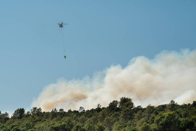 Wildfire Threatens Village Of Camps-la-Source France, Camps-la-Source, July 29, 2026 Several wildfires are affecting the southern part of Brignoles and threatening the village of Camps-la-Source, while the neighborhoods of Pelicon and Tombarel are subject to an evacuation order issued by the Var Prefecture to the Brignoles Exhibition Hall in Camps-la-Source, France, on July 29, 2026. Photo by Laurent Coust ABACAPRESS.COM Camps-la-Source France  Copyright: xCoustxLaurent ABACAx