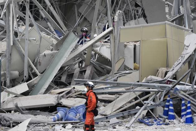Aftermath of Aeon mall explosion following Kumamoto quake Search and rescue operations continue at a damaged Aeon shopping mall building in Kashima in Kumamoto Prefecture on July 29, 2026, a day after a deadly explosion occurred following a powerful earthquake that hit the southwestern Japan prefecture and its vicinity.  A14AA0005624526P