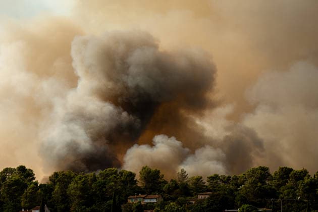 Wildfire Threatens Village Of Camps-la-Source France, Camps-la-Source, July 29, 2026 Several wildfires are affecting the southern part of Brignoles and threatening the village of Camps-la-Source, while the neighborhoods of Pelicon and Tombarel are subject to an evacuation order issued by the Var Prefecture to the Brignoles Exhibition Hall in Camps-la-Source, France, on July 29, 2026. Photo by Laurent Coust ABACAPRESS.COM Camps-la-Source France  Copyright: xCoustxLaurent ABACAx