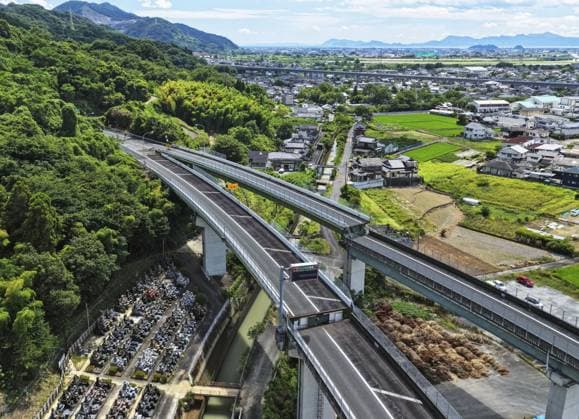 Aftermath of strong earthquake in Kumamoto Photo taken from a drone shows the damaged Minami-Kyushu Expressway in Yatsushiro, Kumamoto Prefecture, on July 29, 2026, a day after a powerful earthquake struck the southwestern Japan prefecture and its vicinity.  A14AA0005624554P