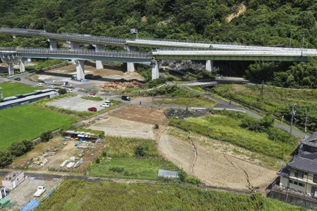 Aftermath of strong earthquake in Kumamoto Photo taken from a drone shows damage to the Minami-Kyushu Expressway (back) and cracks in the nearby ground in Yatsushiro, Kumamoto Prefecture, on July 29, 2026, a day after a powerful earthquake struck the southwestern Japan prefecture and its vicinity.  A14AA0005624559P