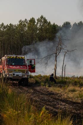 Wildfire Near Le Temple - Gironde A firefighter takes a moment to rest beside a fire engine as smoke lingers over burned woodland following a wildfire near Le Temple, Gironde, southwestern France, on July 29, 2026. Fire crews continued monitoring and securing the fire perimeter after the blaze.  Copyright: xSaptexFabrice ABACAx
