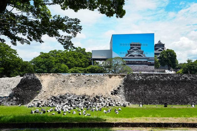(260730) -- KUMAMOTO, July 30, 2026 -- This photo taken on July 30, 2026 shows the collapsed stone wall of Kumamoto Castle after an earthquake in Kumamoto Prefecture, Japan. Japanese Prime Minister Sanae Takaichi said Thursday that the death toll from the recent powerful earthquake in Kumamoto Prefecture has risen to 30. ) (SpotNews) JAPAN-KUMAMOTO-EARTHQUAKE-AFTERMATH JiaxHaocheng 