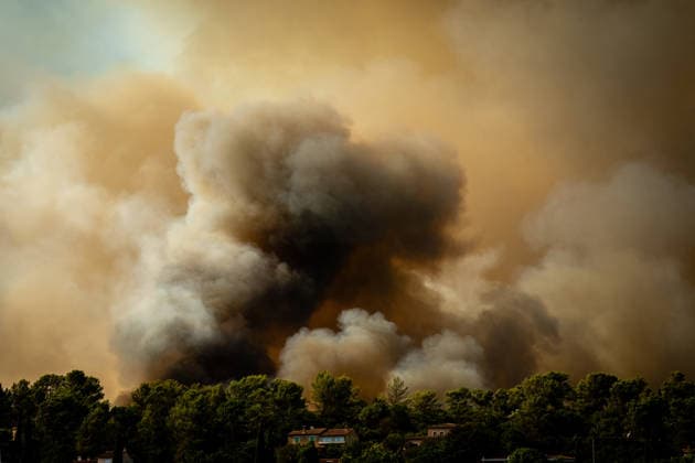 Wildfire Threatens Village Of Camps-la-Source France, Camps-la-Source, July 29, 2026 Several wildfires are affecting the southern part of Brignoles and threatening the village of Camps-la-Source, while the neighborhoods of Pelicon and Tombarel are subject to an evacuation order issued by the Var Prefecture to the Brignoles Exhibition Hall in Camps-la-Source, France, on July 29, 2026. Photo by Laurent Coust ABACAPRESS.COM Camps-la-Source France  Copyright: xCoustxLaurent ABACAx