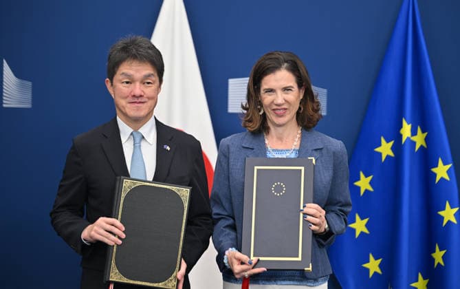 Japan officially joins EU s Horizon Europe research program in Brussels BRUSSELS, BELGIUM - JULY 30: Deputy Director-General for Research and Innovation at the European Commission Maria Cristina Russo (R) and Charge d Affaires ad interim of the Mission of Japan to the European Union Takashi Hamada (L) attend a signing ceremony as Japan officially joins the EU s flagship research and innovation program, Horizon Europe, in Brussels, Belgium, on July 30, 2026. Dursun Aydemir Anadolu Brussels Belgium. Editorial use only. Please get in touch for any other usage.  Copyright: x2026xAnadoluxDursunxAydemirx