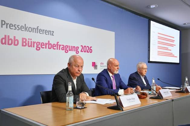 Berlin, Deutschland, 30.07.2026: Haus der Bundespressekonferenz: Pressekonferenz: dbb beamtenbund und tarifunion - Bürgerbefragung öffentlicher Dienst 2026: Frankt Zitka, dbb Pressesprecher, Volker Geer, dbb Bundesvorsitzender, Manfred Güllner, Forsa Beiratsvorsitzender *** Berlin, Germany, July 30, 2026, Federal Press Conference Center, Press Conference: dbb Civil Servants’ Federation and Collective Bargaining Union, 2026 Public Service Citizen Survey, Frankt Zitka, dbb Press Spokesperson, Volker Geer, dbb Federal Chairman, Manfred Güllner, Forsa Advisory Board Chairman Copyright: xdtsxNachrichtenagenturx dts_128964