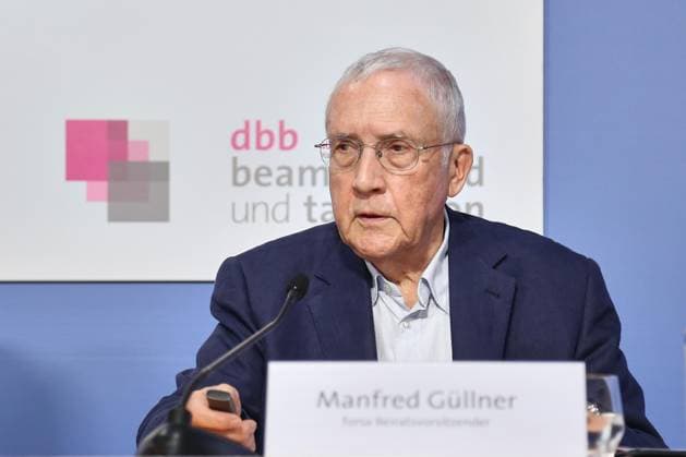 Berlin, Deutschland, 30.07.2026: Haus der Bundespressekonferenz: Pressekonferenz: dbb beamtenbund und tarifunion - Bürgerbefragung öffentlicher Dienst 2026: Manfred Güllner, Forsa Beiratsvorsitzender *** Berlin, Germany, July 30, 2026, Federal Press Conference Center, Press Conference: dbb Civil Servants Federation and Collective Bargaining Union, 2026 Public Sector Citizen Survey, Manfred Güllner, Forsa Advisory Board Chair Copyright: xdtsxNachrichtenagenturx dts_128977
