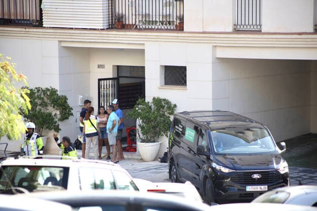 Two Children Die in a House Fire in Benalmádena, Málaga Photo of emergency services at the burned-out house in Benalmádena, where two children died. July 30, 2026, in Benalmádena, Málaga, Andalusia, Spain Two children, ages 10 and 15, died on Thursday following a fire that broke out in a home in Arroyo de la Miel in the town of Benalmádena, Málaga, according to a report from 112, part of the Andalusian Emergency Agency, and the town’s city council. July 30, 2026 Álex Barba July 30, 2026 Benalmádena, Málaga, Andalusia, Benalmádena, Málaga, Andalusia, Spain  Copyright: xÃlexxBarbax 7694911