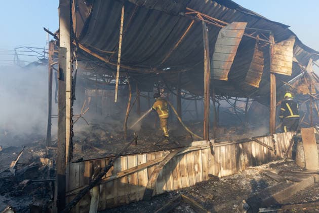 Firefighters extinguish a fire at the Antykar market in Obolonskyi district, caused by an overnight Russian missile strike, Kyiv, Ukraine, July 30, 2026. Debris fell on the market near the Pochaina metro station, igniting trading pavilions. The blaze covered an area of about 100 square metres. Traders’ goods were destroyed, leaving only burnt-out metal structures at the site. (Photo by Kyrylo Chubotin Ukrinform) Market in Kyiv catches fire due to overnight Russian attack  Copyright: xKyryloxChubotinx