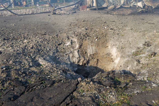 A crater is in the ground near the Antykar market in Obolonskyi district, which caught fire as a result of an overnight Russian missile strike, Kyiv, Ukraine, July 30, 2026. Debris fell on the market near the Pochaina metro station, igniting trading pavilions. The blaze covered an area of about 100 square metres. Traders’ goods were destroyed, leaving only burnt-out metal structures at the site. (Photo by Kyrylo Chubotin Ukrinform) Market in Kyiv catches fire due to overnight Russian attack  Copyright: xKyryloxChubotinx