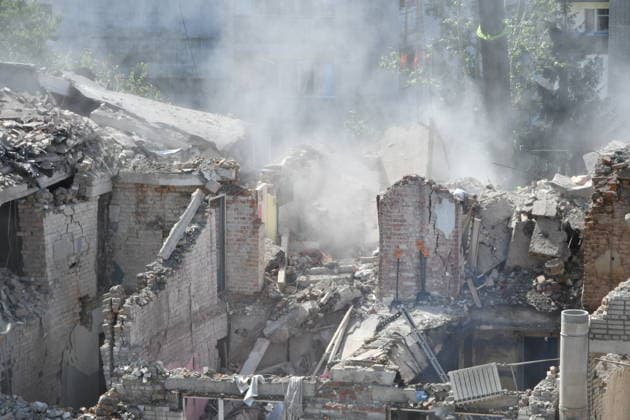 Russian overnight missile strike damages residential buildings in Lviv LVIV, UKRAINE - JULY 30: Emergency workers work with heavy equipment to clear the rubble of apartment buildings following a Russian missile attack in Lviv, Ukraine, on July 30, 2026. The overnight strike hit residential areas, damaging 21 houses, vehicles, a kindergarten, and a school, leaving 31 people injured and two others missing as search operations continue. Olena Znak Anadolu Lviv Ukraine. Editorial use only. Please get in touch for any other usage.  Copyright: x2026xAnadoluxOlenaxZnakx