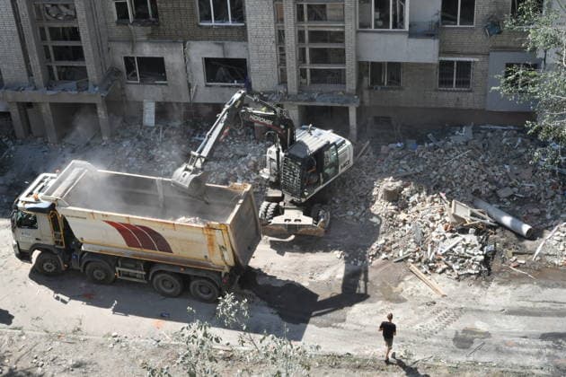 Russian overnight missile strike damages residential buildings in Lviv LVIV, UKRAINE - JULY 30: Emergency workers work with heavy equipment to clear the rubble of apartment buildings following a Russian missile attack in Lviv, Ukraine, on July 30, 2026. The overnight strike hit residential areas, damaging 21 houses, vehicles, a kindergarten, and a school, leaving 31 people injured and two others missing as search operations continue. Olena Znak Anadolu Lviv Ukraine. Editorial use only. Please get in touch for any other usage.  Copyright: x2026xAnadoluxOlenaxZnakx