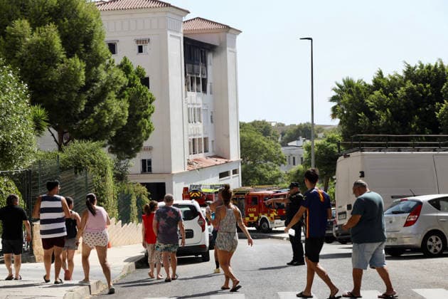 Two Children Die in a House Fire in Benalmádena, Málaga Neighbors of the burned-out house in Benalmádena, where two children died On July 30, 2026, in Benalmádena, Málaga, Andalusia, Spain Two children, ages 10 and 15, died on Thursday following a fire that broke out in a home in Arroyo de la Miel in the Malaga town of Benalmádena, according to a report from 112, part of the Andalusian Emergency Agency, and the town’s municipal government. July 30, 2026 Álex Barba July 30, 2026 Benalmádena, Málaga, Andalusia, Benalmádena, Málaga, Andalusia, Spain  Copyright: xÃlexxBarbax 7695010
