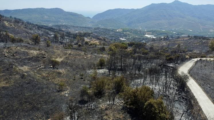 Aerial ciew reveals wildfire damage in Kumluca, Antalya ANTALYA, TURKIYE - JULY 30: An aerial view shows forested areas and buildings damaged by a wildfire that was brought under control in the Kumluca district of Antalya, on July 30, 2026 in Antalya, Turkiye. The fire left large areas of vegetation scorched and caused damage to properties in the affected region. Kasim Sakalli Anadolu Antalya Turkey. Editorial use only. Please get in touch for any other usage.  Copyright: x2026xAnadoluxKasimxSakallix