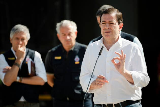 Sánchez visits the Forward Command Post in Navaluenga, Ávila, regarding the wildfires in the area. The president of the Regional Government of Castile and León, Alfonso Fernández Manueco, speaks to the media during a visit to the Forward Command Post for the Burgohondo wildfire, on July 30, 2026, in Navaluenga, Ávila, Castile and León, Spain. The Burgohondo wildfire, which has already been classified as the worst in Spain’s history after burning some 55,000 hectares, has now been stabilized; however, although residents have been able to return to their homes, traffic closures remain in effect on 14 secondary roads. JULY 30, 2026 Navaluenga, Ávila, Castile and León Navaluenga, Ávila, Castile and León Spain  Copyright: xMateoxLanzuelax 7695023