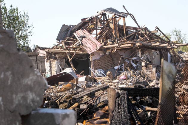 Russia strikes home of large family near Kryvyi Rih A residential area lies in ruins after a Russian missile strike, Radushne settlement, Kryvyi Rih district, Dnipropetrovsk region, Ukraine, July 30, 2026. On the night of 29 30 July 2026, Russian occupying forces launched an Iskander-M ballistic missile at the settlement, hitting a private house where a large family lived. Six deaths have been officially confirmed: the parents and three of their children were killed. Search and rescue operations are underway, as other children from the family may remain trapped under the rubble. In total, two private houses were destroyed, while at least five neighbouring homes were severely damaged by the blast wave and debris. Eight residents sustained  Copyright: xMykolaxMiakshykovx xUkrinformx xAvalonx 1119706684