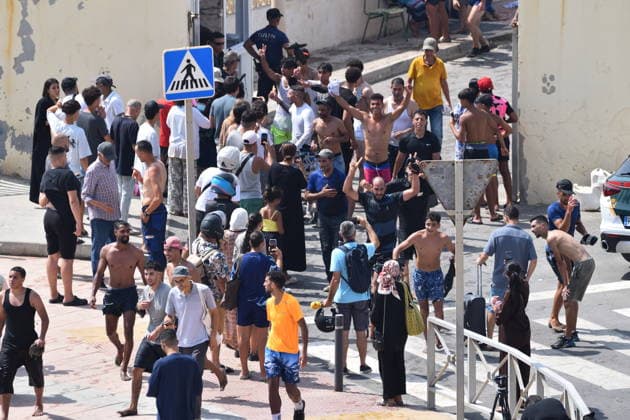 Hundreds of people swim across to Ceuta from Morocco, with a crowd waiting on the other side of the border. Several migrants celebrate having crossed the border on July 30, 2026, in Ceuta, Spain. Hundreds of people of Maghreb origin have crossed into Ceuta from Morocco throughout the morning, either by swimming or along the breakwater, and a crowd is waiting on the other side of the border to enter the autonomous city in the same way. Over the past week, more than 2,000 migrants have already done so. JULY 30, 2026 Europa Press 07 30 2026 Ceuta, Spain  Copyright: xEuropaxPressx 7695269
