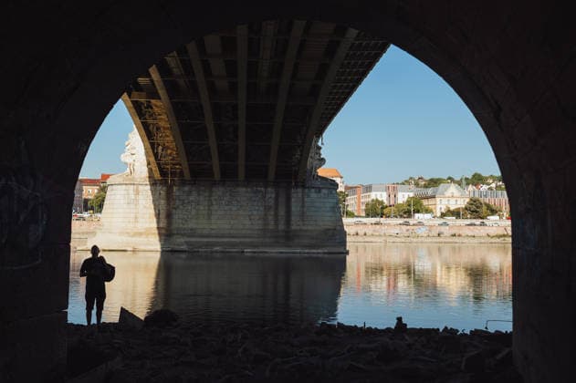 Rived Danube reaches historic record low levels in Budapest BUDAPEST, HUNGARY - JULY 30: A view of the Danube River as it reaches historic record-low water levels in Budapest, Hungary, on July 30, 2026. Following weeks of extreme heat and prolonged drought, the receding river has exposed large sections of the riverbed, rocks and sandbars along the capital s waterfront. The unusually low water levels have disrupted river navigation and highlighted the impact of persistent dry weather across Central Europe. Robert Nemeti Anadolu Budapest Hungary. Editorial use only. Please get in touch for any other usage.  Copyright: x2026xAnadoluxRobertxNemetix