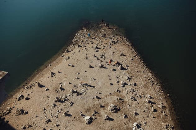 Rived Danube reaches historic record low levels in Budapest BUDAPEST, HUNGARY - JULY 30: A view of the Danube River as it reaches historic record-low water levels in Budapest, Hungary, on July 30, 2026. Following weeks of extreme heat and prolonged drought, the receding river has exposed large sections of the riverbed, rocks and sandbars along the capital s waterfront. The unusually low water levels have disrupted river navigation and highlighted the impact of persistent dry weather across Central Europe. Robert Nemeti Anadolu Budapest Hungary. Editorial use only. Please get in touch for any other usage.  Copyright: x2026xAnadoluxRobertxNemetix