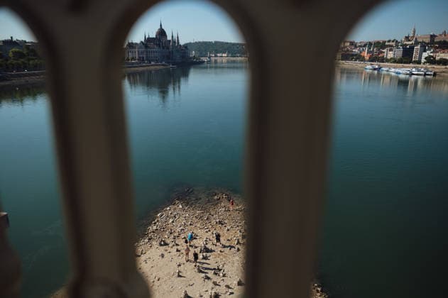 Rived Danube reaches historic record low levels in Budapest BUDAPEST, HUNGARY - JULY 30: A view of the Danube River as it reaches historic record-low water levels in Budapest, Hungary, on July 30, 2026. Following weeks of extreme heat and prolonged drought, the receding river has exposed large sections of the riverbed, rocks and sandbars along the capital s waterfront. The unusually low water levels have disrupted river navigation and highlighted the impact of persistent dry weather across Central Europe. Robert Nemeti Anadolu Budapest Hungary. Editorial use only. Please get in touch for any other usage.  Copyright: x2026xAnadoluxRobertxNemetix