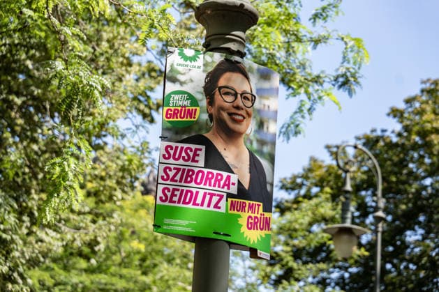 Wahlplakat der Spitzenkandidatin der Grünen Suse Sziborra-Seidlitz in Magdeburg am 30. Juli 2026. Landtagswahlen in Sachsen-Anhalt *** Election poster for the Green Party s lead candidate, Suse Sziborra Seidlitz, in Magdeburg on July 30, 2026, during the state elections in Saxony-Anhalt