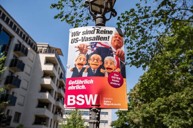 Wahlplakate von BSW wir sind keine vasallen in Magdeburg am 30. Juli 2026. Landtagswahlen in Sachsen-Anhalt *** Election posters from BSW: We Are Not Vassals in Magdeburg on July 30, 2026—State Elections in Saxony-Anhalt