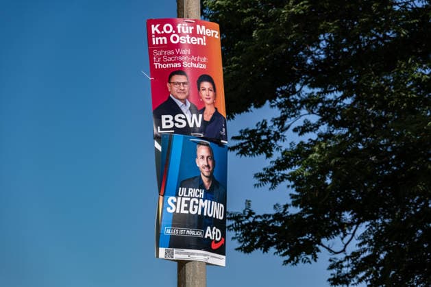 Wahlplakate von BSW mit Sahra Wagenknecht und Thomas Schulze und vom Spitzenkandidat der AfD Ulrich Siegmund in Magdeburg am 30. Juli 2026. Landtagswahlen in Sachsen-Anhalt *** Election posters from the BSW featuring Sahra Wagenknecht and Thomas Schulze, and from the AfD s lead candidate, Ulrich Siegmund, in Magdeburg on July 30, 2026, during the state elections in Saxony-Anhalt