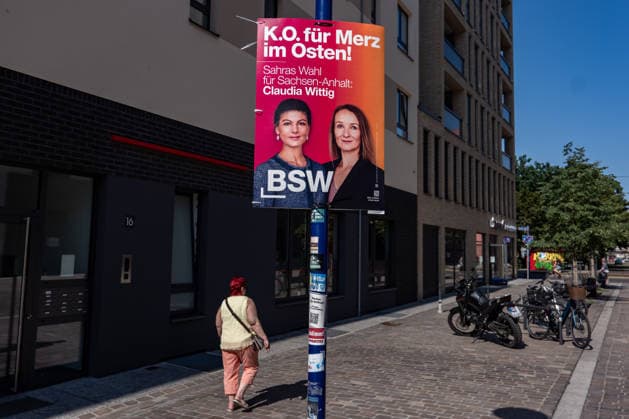 Wahlplakate von BSW mit Sahra Wagenknecht und Claudia Wittig in Magdeburg am 30. Juli 2026. Landtagswahlen in Sachsen-Anhalt *** BSW election posters featuring Sahra Wagenknecht and Claudia Wittig in Magdeburg on July 30, 2026, ahead of the state elections in Saxony-Anhalt