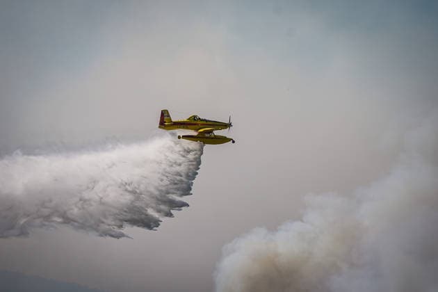 Firefighters battle wildfire in Balikesir from air and ground BALIKESIR, TURKIYE - JULY 30: A firefighting aircraft drops water over a forest fire in the Gomec district of Balikesir as aerial and ground crews continue efforts to contain the blaze for a second day, on July 30, 2026 in Balikesir, Turkiye. Sergen Sezgin Anadolu Balikesir Turkey. Editorial use only. Please get in touch for any other usage.  Copyright: x2026xAnadoluxSergenxSezginx