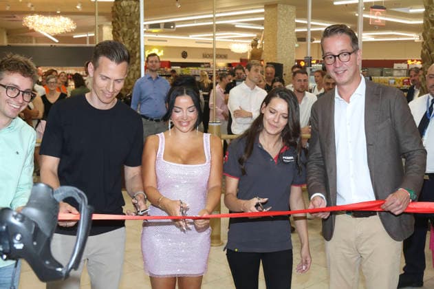 Nils Franzen, Jan Flemming, Leyla Heiter, Fikrije Lekiqi und Philipp Stiller bei der Eröffnung vom Penny Markt Leylaland in der Frankfurter Ludwig-Landmann-Straße. Frankfurt, 30.07.2026 *** Nils Franzen, Jan Flemming, Leyla Heiter, Fikrije Lekiqi, and Philipp Stiller at the grand opening of the Penny Market Leylaland on Ludwig Landmann Street in Frankfurt, July 30, 2026 Foto:xAgenturxWehnertx xGränzdörferx xFuturexImagex heiter_6707