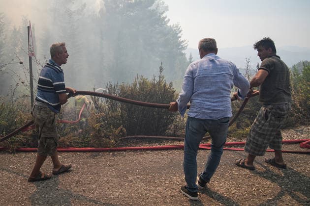 Firefighting efforts continue in Turkiye s Mugla MUGLA, TURKIYE - JULY 30: Firefighters, Turkish General Directorate of Forestry teams and citizens, living in the area, continue their efforts to extinguish the fire while air and land intervention continues against the forest fire in Seydikemer district of Mugla, Turkiye on July 30, 2026. Mahmut Serdar Alakus Anadolu Mugla Turkey. Editorial use only. Please get in touch for any other usage.  Copyright: x2026xAnadoluxMahmutxSerdarxAlakusx
