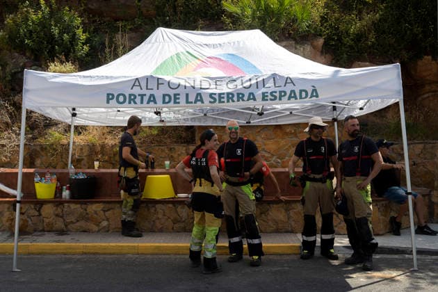 More than 1,000 residents from several municipalities evacuated due to the fire in Vall d’Uixó can return to their homes. Firefighters are working to extinguish a wildfire on July 30, 2026, in Alfondeguilla, Castellón, Valencian Community, Spain. The fire is now in its sixth active day, and a temperature inversion is hampering aerial firefighting efforts in some areas. The progress of the Vall d’Uixó fire means that more than 1,000 residents of the municipalities of Torralba, Ayódar, Fuentes de Ayódar, Villamalur, Almedíjar, and Azuébar in Castellón to return to their homes, while the lockdown on the Nova Onda residential development has been lifted. JULY 30, 2026 FOREST FIRE Ángel Sá Alfondeguilla, Castellón, Valencian Community, Spain  Copyright: xÃngelxSanchezx 7695538