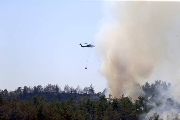 The forest fire in Fethiye, which had been brought under control, reignited due to the wind FETHIYE, TURKIYE - JULY 30: A helicopter carries water to extinguish fire as smoke from the fire area fills the sky while firefighters, Turkish General Directorate of Forestry teams and forest workers continue their efforts from air and land to extinguish the fire that reignited due to the wind after having been brought under control in Fethiye district of Mugla, Turkiye on July 30, 2026. Ali Riza Akkir Anadolu Mugla Turkey. Editorial use only. Please get in touch for any other usage.  Copyright: x2026xAnadoluxAlixRizaxAkkirx