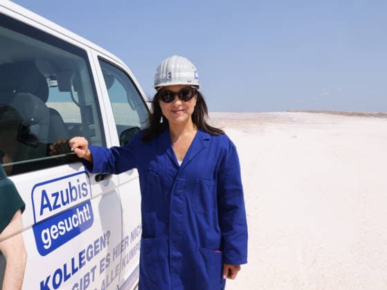Bundeswirtschaftsministerin Reiche Bergbau 30.07.2026, Germany,Sachsen-Anhalt, Zielitz, Bergbau, Produktion, Rohstoffe, Bundeswirtschaftsministerin Katherina Reiche auf Fahrt über das Kali bergwerk der K und S AG , das Europa komplett mit Kali Salzen für die Agra Dünger versorgt, hier die weisse Halde 120 m Hoch Zielitz Sachsen-Anhalt Germany *** Federal Minister of Economic Affairs Reiche, Mining, July 30, 2026, Germany, Saxony-Anhalt, Zielitz, Mining, Production, Raw Materials, Federal Minister of Economics Katherina Reiche on a tour of the potash mine operated by K&S AG, which supplies all of Europe with potash salts for agricultural fertilizers; pictured here is the white tailings pile, 120 m high, in Zielitz, Saxony-Anhalt, Germany