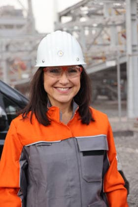 Bundeswirtschaftsministerin Reiche Stahlwerk 30.07.2026, Germany,Niedersachsen, Salzgitter Flachstahl AG, Stahlwerk, Produktion, Bundeswirtschaftsministerin Katherina Reiche besucht die Baustelle des Wasserstoff Reduktionswerkes zur künftigen grünen Stahlproduktion, Gasometer, Übersicht, Vorstand Gunnar Groebler Salzgitter Niedersachsen Germany *** Federal Minister of Economic Affairs Reiche Visits Steel Mill, July 30, 2026, Germany, Lower Saxony, Salzgitter Flachstahl AG, steel mill, production, Federal Minister of Economics Katherina Reiche visits the construction site of the hydrogen reduction plant for future green steel production, gasometer, overview, CEO Gunnar Groebler, Salzgitter, Lower Saxony, Germany