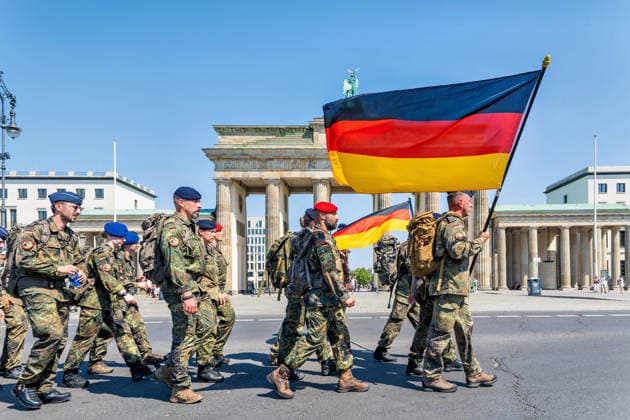 Berlin, 30.07.2026 Ein Gedenkmarsch für gefallene Bundeswehrsoldaten führt am Donnerstag durch Berlin. Die Tagesetappe verläuft von Kladow bis zum Reichstagsgebäude. Anschließend findet am Ehrenmal der Bundeswehr am Bendlerblock eine Gedenkveranstaltung statt. *** Berlin, July 30, 2026 A memorial march for fallen Bundeswehr soldiers will pass through Berlin on Thursday. The day s route runs from Kladow to the Reichstag building. A memorial ceremony will then take place at the Bundeswehr Memorial at the Bendlerblock.