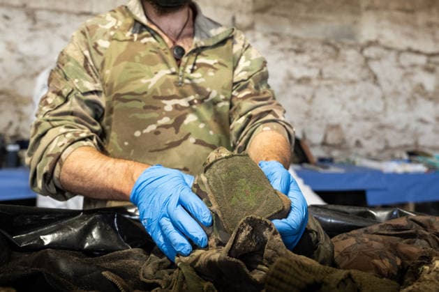 July 30, 2026, Kramatorsk, Donetsk Oblast, United Kingdom: Members of the Platsdarm body recovery team carry a body bag during an operation to recover the remains of a person killed amid the ongoing war in Donetsk region. Kramatorsk United Kingdom - ZUMAm350 20260730_zip_m350_009 Copyright: xCameronxJones-Manleyx