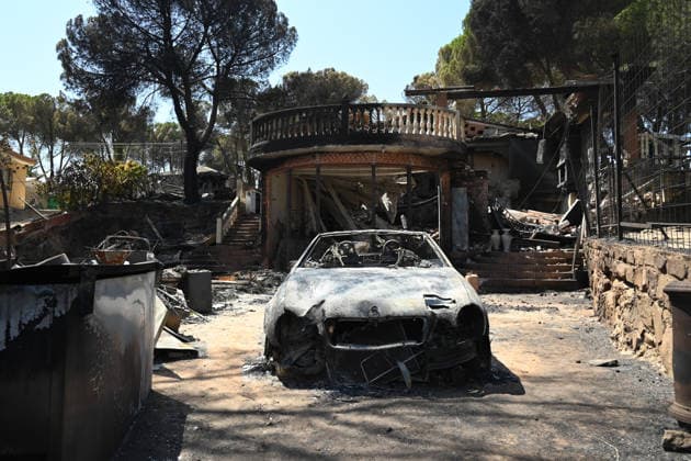 The Community takes charge of the fire, which has no active flames but has led to the evacuation of residential areas near the San Juan Reservoir. Areas scorched by the fire in Madrid’s Sierra Oeste, July 30, 2026, in Pelayos de la Presa, Madrid, Spain. The Community of Madrid has regained control of the operation to combat the forest fire in the Sierra Oeste, which no longer has any active flames but continues to require the evacuation of seven residential developments in the vicinity of the San Juan Reservoir, where access will also be prohibited for several days. JULY 30, 2026 Jaime Luján Alarcó Pelayos de la Presa, Madrid Pelayos de la Presa, Madrid, Spain  Copyright: xJaimexLujanxAlarconx 7695759