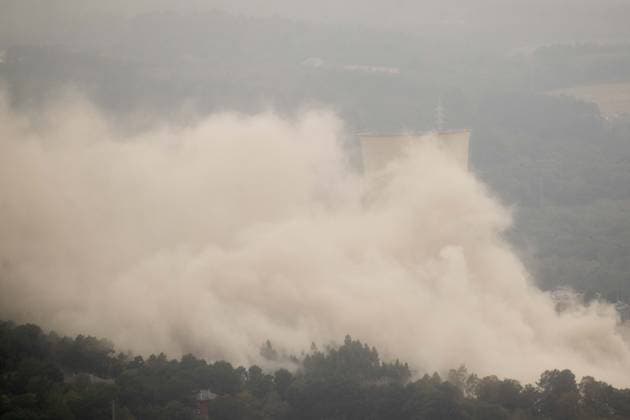 Demolition of the cooling towers at Endesa’s former thermal power plant in As Pontes, A Coruna Demolition of the cooling towers at Endesa’s former thermal power plant, as of July 30, 2026, in As Pontes, A Coruna, Galicia, Spain. The cooling towers of Endesa’s former thermal power plant—99 meters tall and 84 meters in diameter at the base—were demolished via a controlled blast. The operation is part of the plant’s decommissioning process, which began in 2024 following the permanent closure of the coal-fired plant and authorization from the Ministry for Ecological Transition. JULY 30, 2026 As Pontes, A Coruna, Galicia As Pontes, A Coruna, Galicia, Spain  Copyright: xCarlosxCastrox 7695781