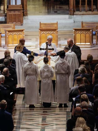 July 30, 2026, Washington, Dc, United States: Church clergy perform a blessing at the casket of senior U.S Senator Lindsey Graham, R-SC, during the memorial service at Washington National Cathedral, July 28, 2026, in Washington, D.C. Standing from center to right: Rev. Randolph Marshall Hollerith, Rev. Tim Tate, Rev. Canon Rosemarie Logan Duncan, Rev. Canon Jan Naylor Cope and Rev. Dr. Barry C. Black. Washington United States - ZUMAp138 20260730_zaa_p138_028 Copyright: xCpl.xBraydonxRogers UsxMarinex