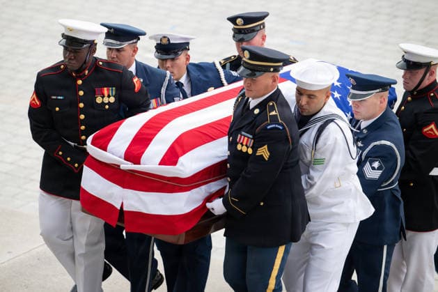 July 30, 2026, Washington, Dc, United States: An armed forces honor guard carriers the flag-draped casket of senior U.S Senator Lindsey Graham, R-SC, to lay in state at the U.S Capitol Building, July 28, 2026, in Washington, D.C. Washington United States - ZUMAp138 20260730_zaa_p138_035 Copyright: xLauraxBuchta UsxArmyx