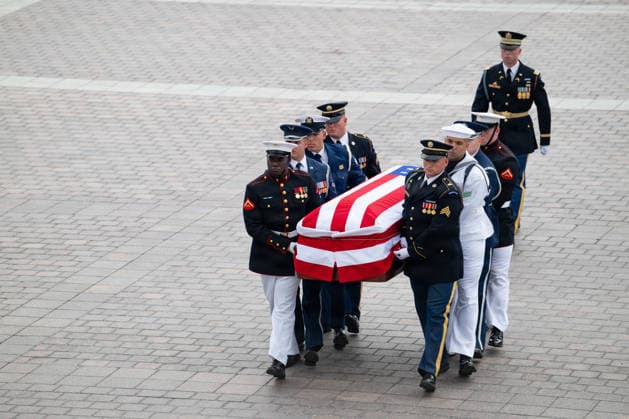 July 30, 2026, Washington, Dc, United States: An armed forces honor guard carriers the flag-draped casket of senior U.S Senator Lindsey Graham, R-SC, to lay in state at the U.S Capitol Building, July 28, 2026, in Washington, D.C. Washington United States - ZUMAp138 20260730_zaa_p138_045 Copyright: xLauraxBuchta UsxArmyx