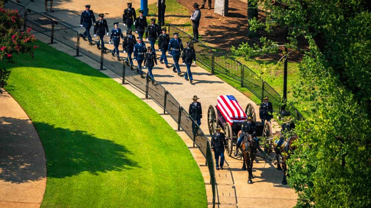 July 30, 2026, Columbia, Sc, United States: A caisson carries the flag-draped casket of the late senior U.S. Sen. Lindsey Graham during his funeral procession up Main Street, July 29, 2026 in Columbia, South Carolina. The procession carried Graham from the South Carolina State House to First Baptist Church. Columbia United States - ZUMAp138 20260730_zaa_p138_047 Copyright: xSsgt.xTimxAndrews UsxArmyx