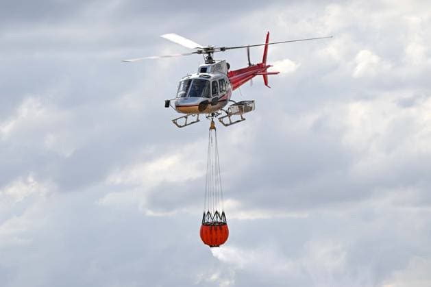 Heath fire breaks out in United Kingdom LEISTON, UNITED KINGDOM - JULY 30: Firefighters respond to a large wildfire and heath fire with helicopters at Dunwich Heath near Suffolk in Leiston, United Kingdom, on July 30, 2026. A major incident was declared after the blaze spread across approximately 100 hectares, prompting the evacuation of nearby areas. Rasid Necati Aslim Anadolu Leiston United Kingdom. Editorial use only. Please get in touch for any other usage.  Copyright: x2026xAnadoluxRasidxNecatixAslimx