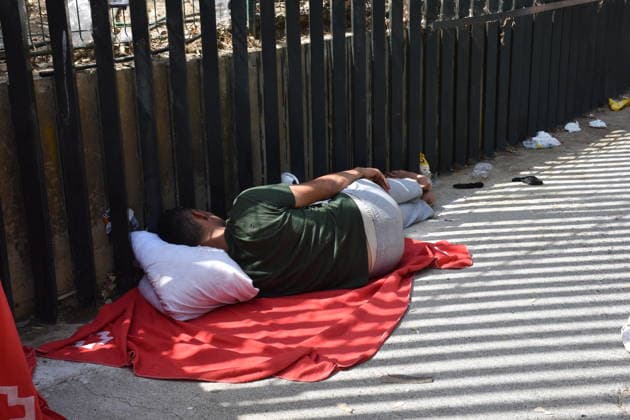 Hundreds of people are swimming across to Ceuta from Morocco, with a crowd waiting on the other side of the border. A person at the Temporary Immigrant Shelter (CETI), on July 30, 2026, in Ceuta, Spain. Hundreds of people of Maghreb origin have crossed into Ceuta from Morocco throughout the morning, either by swimming or along the breakwater, and a crowd is waiting on the other side of the border to enter the autonomous city in the same way. Over the past week, more than 2,000 migrants have already done so. JULY 30, 2026 Europa Press 07 30 2026 Ceuta, Spain  Copyright: xEuropaxPressx 7695877