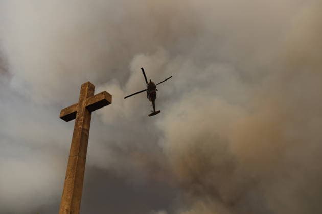 Wildfire rages in Vila-Real, Portugal VILA-REAL, PORTUGAL - JULY 30: Aerial and ground crews battle the wildfire that broke out in Vila-Real, Portugal on July 30, 2026. The fire that in Valpacos in Villarreal and spread to different parishes in northern Portugal. It s now in Ermidas and the situation is out of control, forcing many residents to evacuate. Felipe Carnotto Anadolu Vila-real Portugal. Editorial use only. Please get in touch for any other usage.  Copyright: x2026xAnadoluxFelipexCarnottox