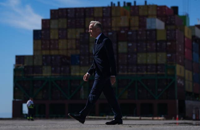July 30, 2026, Delta, Bc, CANADA: Prime Minister Mark Carney walks past the Manzanillo Bridge container ship as he prepares to give a statement after touring Global Container Terminals Deltaport facility, at Roberts Bank in Delta, B.C., on Thursday, July 30, 2026. Delta CANADA  - ZUMAc35_ 20260730_zaf_c35_021 Copyright: xDarrylxDyckx