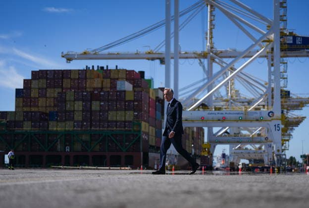 July 30, 2026, Delta, Bc, CANADA: Prime Minister Mark Carney walks to give a statement after touring Global Container Terminals Deltaport facility, at Roberts Bank in Delta, B.C., on Thursday, July 30, 2026. Delta CANADA  - ZUMAc35_ 20260730_zaf_c35_020 Copyright: xDarrylxDyckx