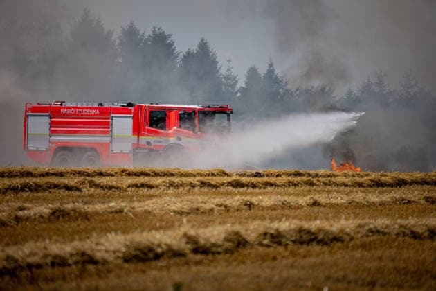 Forest fire breaks out in Czech Republic VETRKOVICE, CZECH REPUBLIC - JULY 30: Firefighters battle flames as vegetation and a nearby field burn during a forest fire in Vetrkovice (Moravian-Silesian Region), Czech Republic on July 30, 2026. The fire is being extinguished by 30 units of firefighters, which is approximately 150 firefighters, according to the press spokesperson of the fire department. Also two Black Hawk helicopters and a police Bell. The area affected by the fire is approximately 27 hectares. Lukas Kabon Anadolu Vetrkovice Czech Republic. Editorial use only. Please get in touch for any other usage.  Copyright: x2026xAnadoluxLukasxKabonx